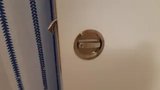 Puerta corredera maciza blanca lacada