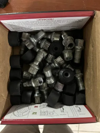 Se venden las 4 ruedas de un golf 8