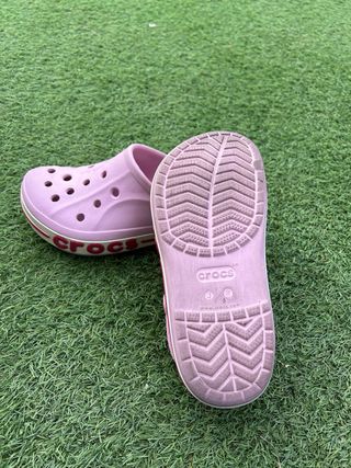 Crocs rosa talla J2 (33-34)