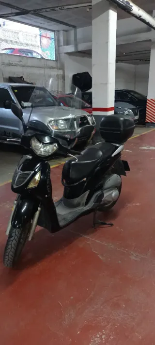 Honda SH 150 averiada