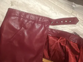 Chaqueta burdeos efecto piel