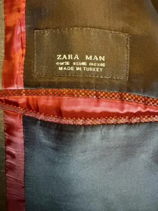 Traje Zara Man Gris con Raya Roja