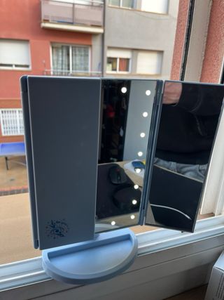 Specchio da trucco con luci LED