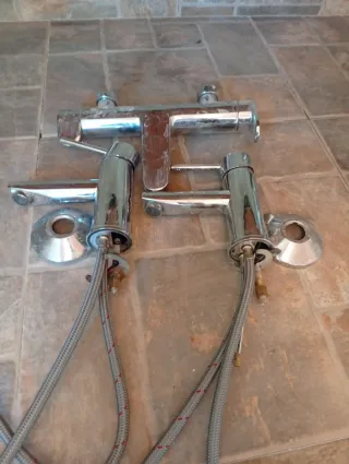 Grifo lavabo y ducha cromado