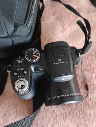Fotocamera Fujifilm con custodia