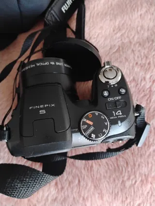 Fotocamera Fujifilm con custodia