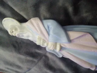 Figura religiosa de porcelana