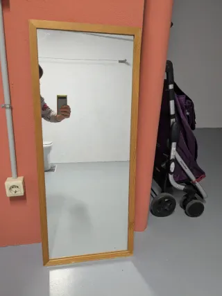 Specchio da parete IKEA RAM con cornice in legno