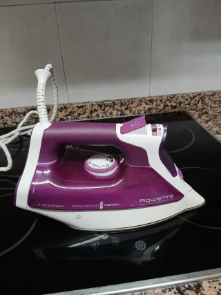 Plancha Rowenta Profesional Morada