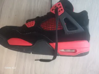 Zapatillas Air Jordan 4 Negras y Rojas