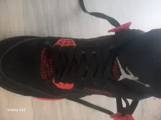 Zapatillas Air Jordan 4 Negras y Rojas
