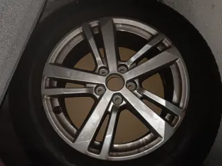 Llantas y neumáticos de coche