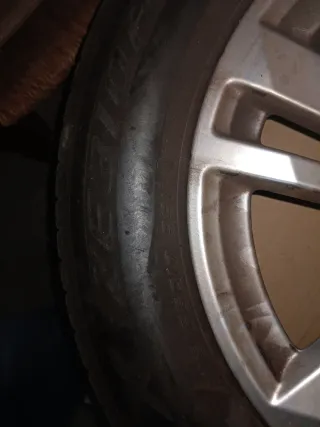 Llantas y neumáticos de coche