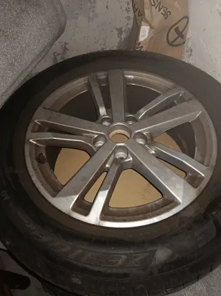 Llantas y neumáticos de coche