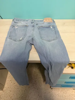 Vaqueros desgastados hombre