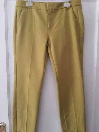 Pantalón verde Zara