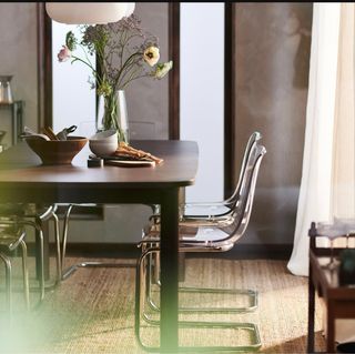 Sillas Tobías IKEA ( 6 sillas ,3 negras y 3 transp