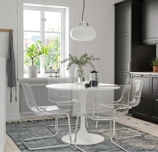 Sillas Tobías IKEA ( 6 sillas ,3 negras y 3 transp