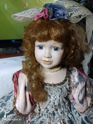 Muñeca de porcelana antigua