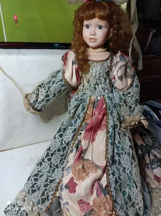 Muñeca de porcelana antigua