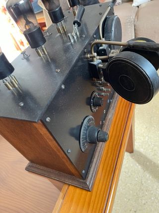 RADIO A VALVULAS VISTA AÑOS 20