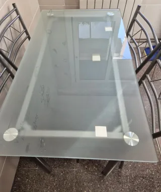 Mesa de cocina con 4 sillas