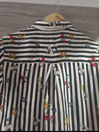 Camisa Stradivarius Rayas Flores