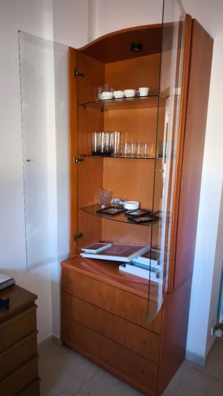 Armario vitrina madera y cristal