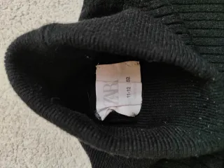 Camiseta negra cuello alto