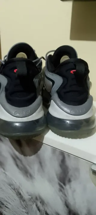 Nike Air Gris y Rojo