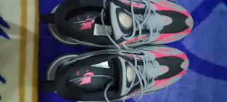 Nike Air Gris y Rojo