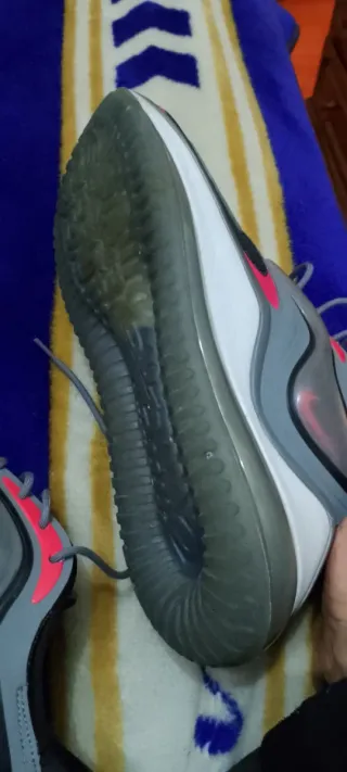 Nike Air Gris y Rojo