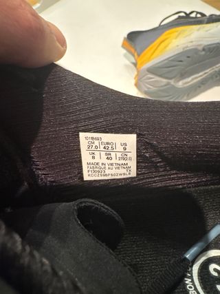 Asics Novablast 4 , talla 42,5 Negro Amarillo