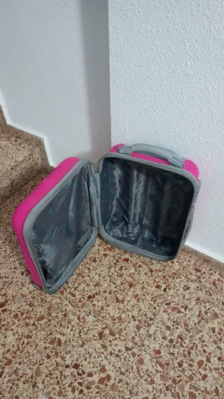 Maleta de viaje rosa pequeña