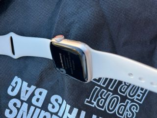 Apple Watch SE 2da Gen 40mm Plata/Blanco