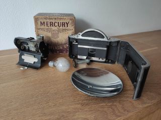 UNIVEX MERCURY con flash + caja original