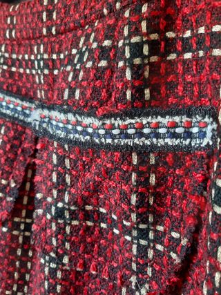 Falda de tejido tweed. Nueva sin estrenar. De cint