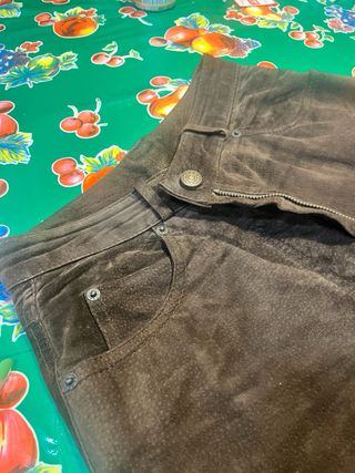 Pantalones largos tipo tejano de piel marrones