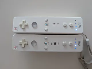 Nintendo Wii + 2 mandos + 2 Nunchuk + volante