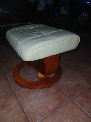 Taburete reposapiés piel y madera