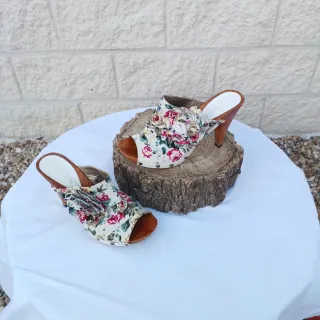 Zapatos Ana Mariana flores tacón madera