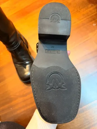 Stivali Pinko neri con fibbie