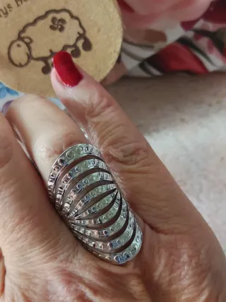 Anillo Acero plateado con diseño curvo