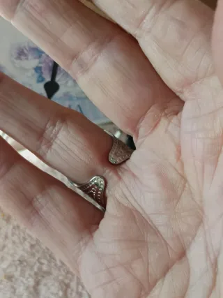 Anillo Acero plateado con diseño curvo