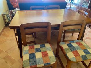 Mueble de salón y mesa de comedor