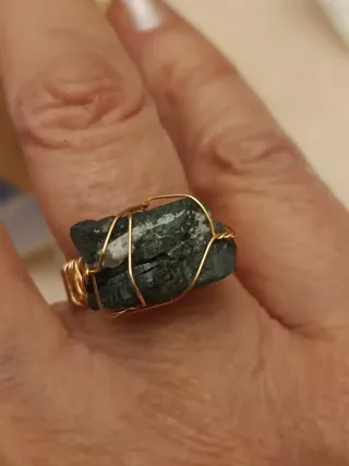 Anillo ajustable piedra verde y oro