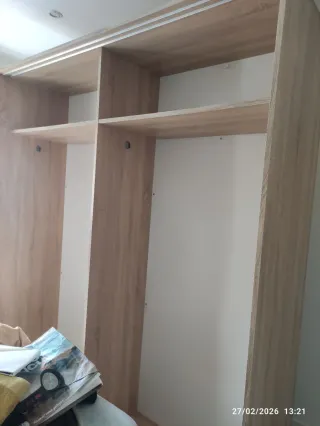 Armario ropero madera y blanco