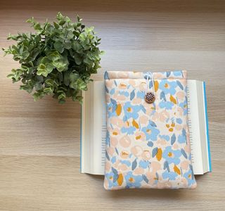 Funda libro grande flores beige y azul