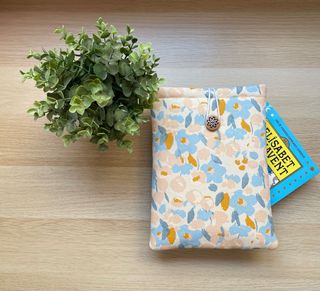 Funda libro grande flores beige y azul