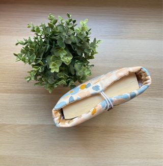 Funda libro grande flores beige y azul